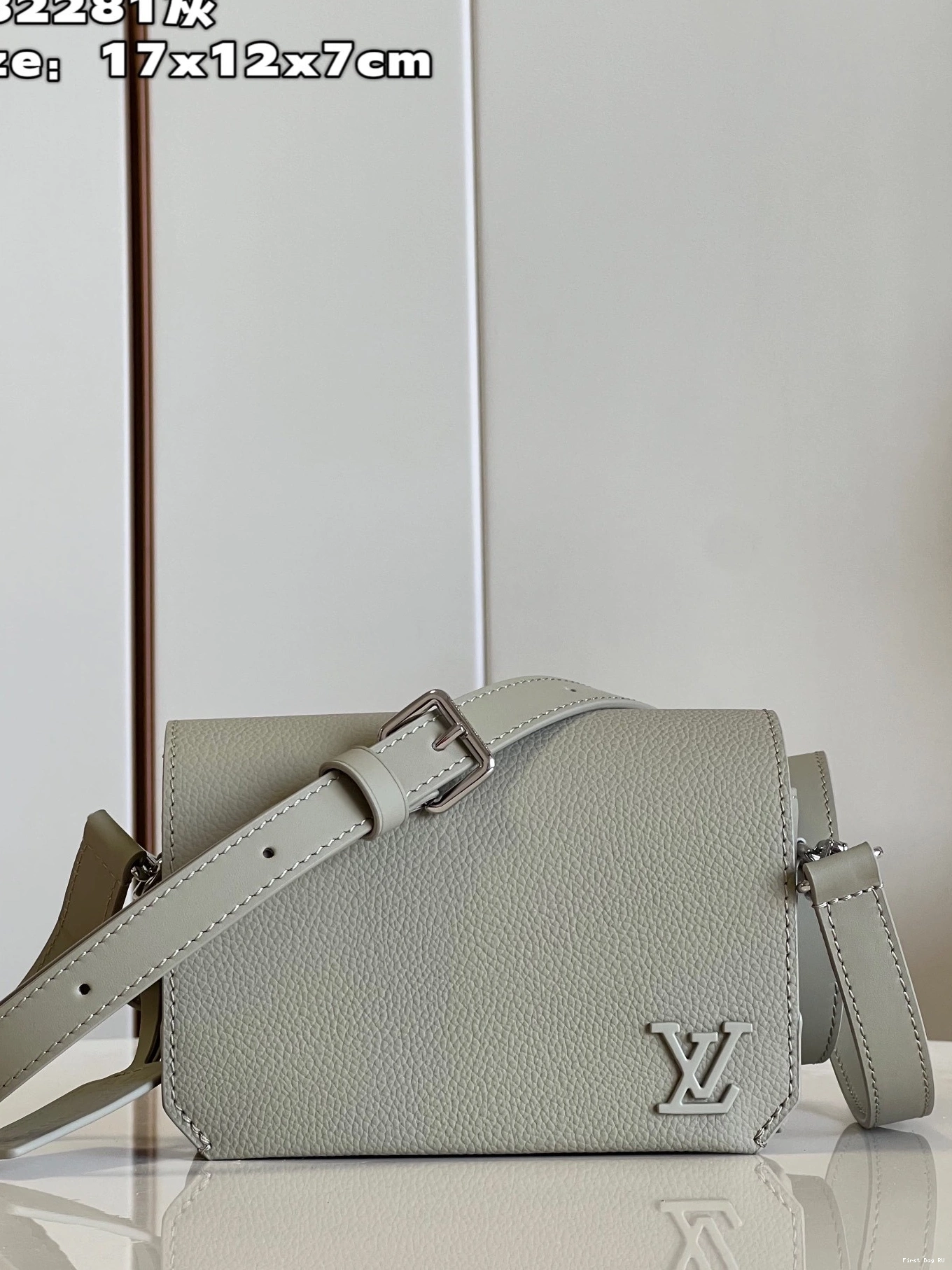 First bag VUITTON Wearable Wallet Fastline LOUIS 0815